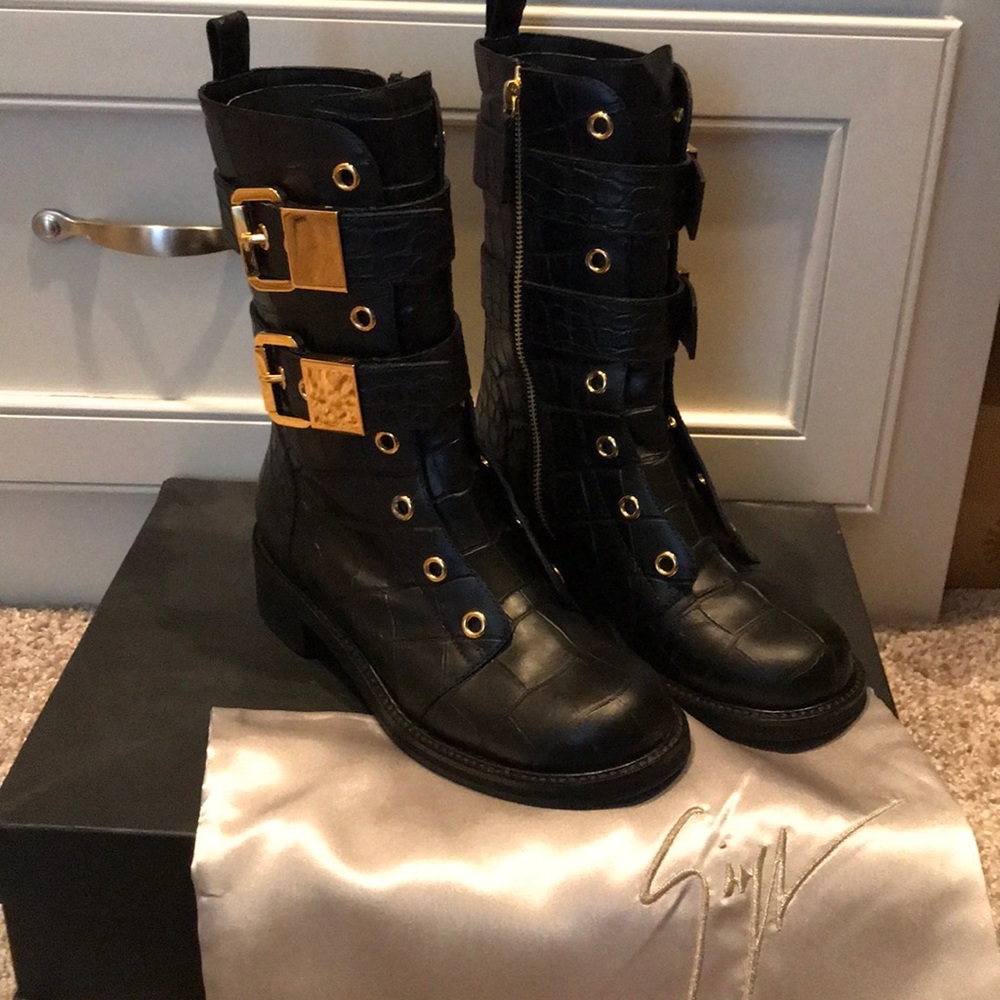 I47064 Gator Print Boots